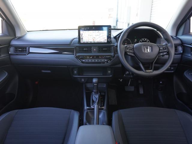 ＷＲ－Ｖ Ｚブラックスタイル　当社デモカー　大画面９インチ純正コネクトナビ　Ｒカメラ　Ｆドラレコ　ＥＴＣ　クルコン　ＢＴ　ＬＥＤヘッド＋フォグ　衝突軽減ブレーキ　黒アルミ　パドル付本革ハンドル　サイド＋カーテンエアバッグ　禁煙車（8枚目）