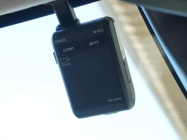 ヴェゼル ｅ：ＨＥＶＸ・ＨｕＮＴパッケージ　デモカー　９インチナビ　バックカメラ　ドラレコ　ＥＴＣ　渋滞追従機能付きアダプティブクルーズコントロール　Ｂｌｕｅｔｏｏｔｈ　ＵＳＢ入力端子　ＬＥＤヘッドライト　純正アルミホイール　フルセグ　禁煙車（5枚目）