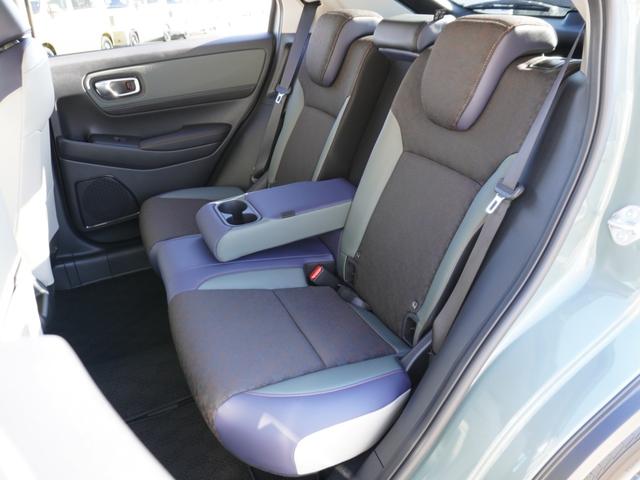 ヴェゼル ｅ：ＨＥＶＸ・ＨｕＮＴパッケージ　デモカー　９インチナビ　バックカメラ　ドラレコ　ＥＴＣ　渋滞追従機能付きアダプティブクルーズコントロール　Ｂｌｕｅｔｏｏｔｈ　ＵＳＢ入力端子　ＬＥＤヘッドライト　純正アルミホイール　フルセグ　禁煙車（10枚目）