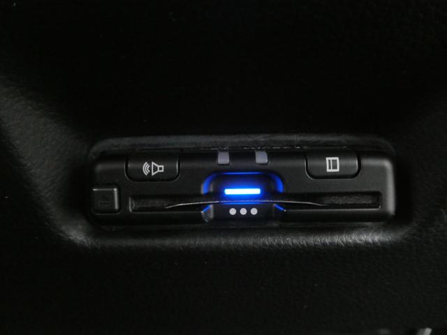 フィット ｅ：ＨＥＶクロスター　ワンオーナー　９インチナビ　バックカメラ　ＥＴＣ　アダプティブクルーズコントロール　Ｂｌｕｅｔｏｏｔｈ　ＵＳＢ入力端子　ＬＥＤヘッドライト　衝突被害軽減ブレーキ　純正アルミホイール　禁煙車（5枚目）