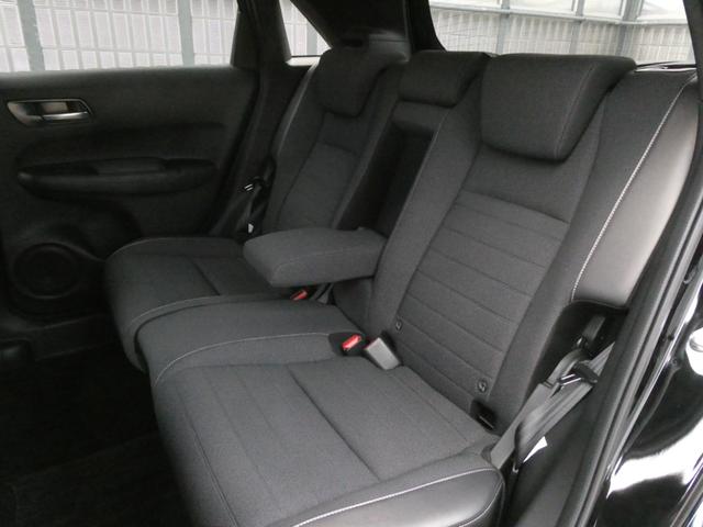 フィット ｅ：ＨＥＶクロスター　ワンオーナー　９インチナビ　バックカメラ　ＥＴＣ　アダプティブクルーズコントロール　Ｂｌｕｅｔｏｏｔｈ　ＵＳＢ入力端子　ＬＥＤヘッドライト　衝突被害軽減ブレーキ　純正アルミホイール　禁煙車（9枚目）