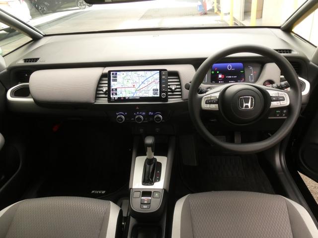 フィット ｅ：ＨＥＶネス　ワンオーナー　９インチナビ　バックカメラ　ドラレコ　ＥＴＣ　アダプティブクルーズコントロール　Ｂｌｕｅｔｏｏｔｈ　ＵＳＢ入力端子　ＬＥＤヘッドライト　衝突被害軽減ブレーキ　純正アルミホイール　禁煙車（8枚目）