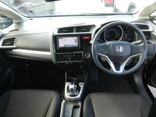 フィットハイブリッド Ｆパッケージコンフォートエディション　７インチナビ　バックカメラ　ＥＴＣ　Ｂｌｕｅｔｏｏｔｈ　ＵＳＢ入力端子　ＬＥＤヘッドライト　衝突被害軽減ブレーキ　　スペアキー有　オートエアコン　アイドリングストップ　電動格納ドアミラー　禁煙車（12枚目）