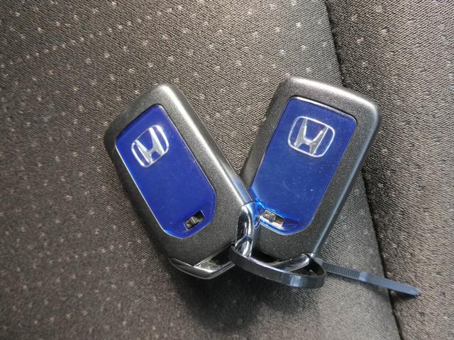 フィットハイブリッド Ｆパッケージコンフォートエディション　７インチナビ　バックカメラ　ＥＴＣ　Ｂｌｕｅｔｏｏｔｈ　ＵＳＢ入力端子　ＬＥＤヘッドライト　衝突被害軽減ブレーキ　　スペアキー有　オートエアコン　アイドリングストップ　電動格納ドアミラー　禁煙車（21枚目）