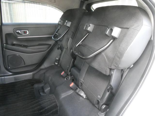 ヴェゼル ｅ：ＨＥＶＺ　ワンオーナー　８インチナビ　バックカメラ　ドラレコ　ＥＴＣ　渋滞追従機能付アダプティブクルーズコントロール　シートヒーター　Ｂｌｕｅｔｏｏｔｈ　ＵＳＢ入力端子　ＬＥＤヘッドライト　パドルシフト　禁煙車（11枚目）