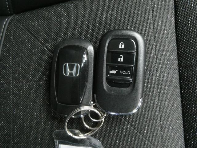 ヴェゼル ｅ：ＨＥＶＺ　ワンオーナー　８インチナビ　バックカメラ　ドラレコ　ＥＴＣ　渋滞追従機能付アダプティブクルーズコントロール　シートヒーター　Ｂｌｕｅｔｏｏｔｈ　ＵＳＢ入力端子　ＬＥＤヘッドライト　パドルシフト　禁煙車（20枚目）