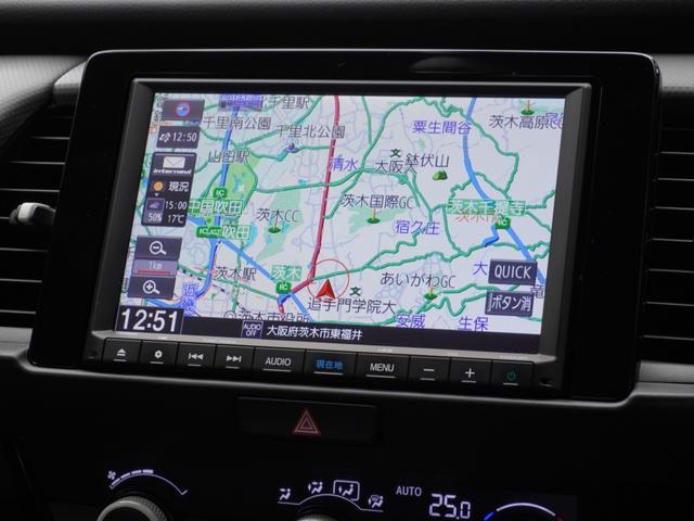 フィット e:HEVベーシック ワンオーナー 8インチナビ バックカメラ ETC アダプティブクルーズコントロール Bluetooth USB入力端子 LEDヘッドライト 衝突被害軽減ブレーキ スマートキー フルセグ 禁煙車(3枚目)