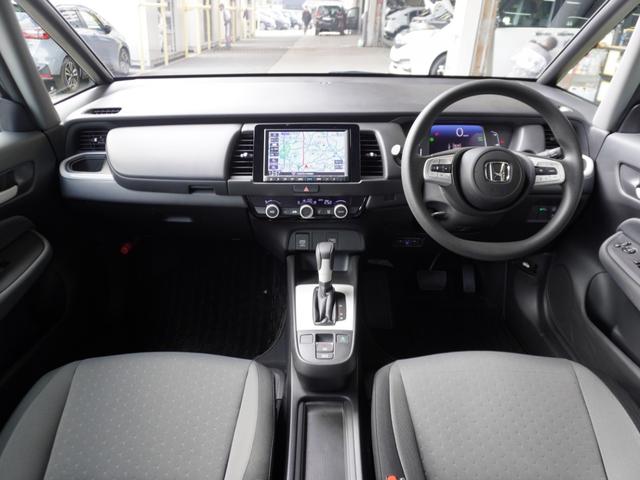 フィット e:HEVベーシック ワンオーナー 8インチナビ バックカメラ ETC アダプティブクルーズコントロール Bluetooth USB入力端子 LEDヘッドライト 衝突被害軽減ブレーキ スマートキー フルセグ 禁煙車(7枚目)