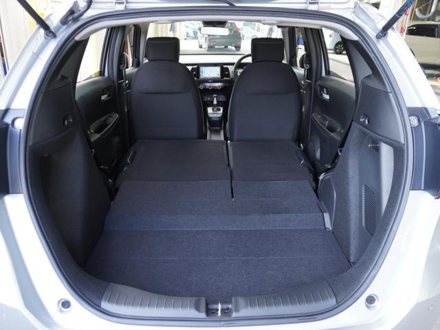 フィット e:HEVベーシック ワンオーナー 8インチナビ バックカメラ ETC アダプティブクルーズコントロール Bluetooth USB入力端子 LEDヘッドライト 衝突被害軽減ブレーキ スマートキー フルセグ 禁煙車(11枚目)