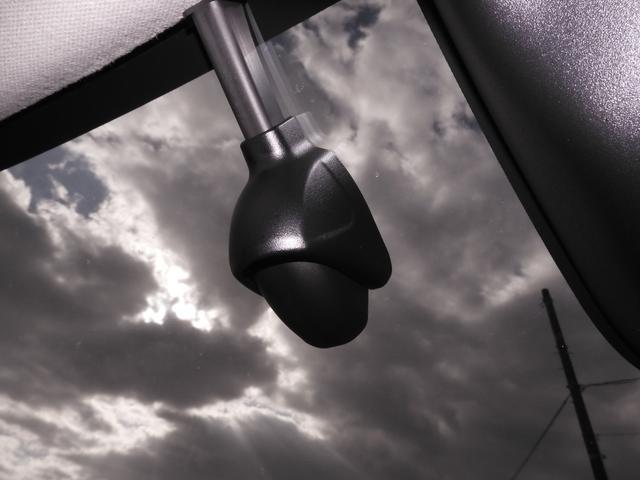 ヴェゼル ｅ：ＨＥＶＺ　４ＷＤ　ワンオーナー　いまコレ＋新品マット付　９インチナビ　バックカメラ　ドラレコ　ＥＴＣ２．０　渋滞追従機能付アダプティブクルーズコントロール　シートヒーター　Ｂｌｕｅｔｏｏｔｈ　純正アルミホイール（7枚目）