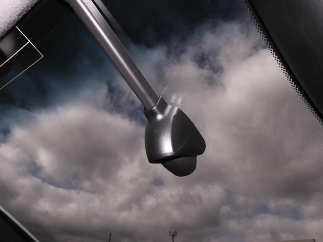 フィット ｅ：ＨＥＶホーム２０周年特別仕様車メゾン　ワンオーナー　９インチナビ　バックカメラ　ドラレコ　ＥＴＣ　アダプティブクルーズコントロール　シートヒーター　Ｂｌｕｅｔｏｏｔｈ　ＵＳＢ入力端子　ＬＥＤヘッドライト　衝突被害軽減ブレーキ　禁煙車（6枚目）