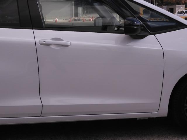 フィット ｅ：ＨＥＶホーム２０周年特別仕様車メゾン　ワンオーナー　９インチナビ　バックカメラ　ドラレコ　ＥＴＣ　アダプティブクルーズコントロール　シートヒーター　Ｂｌｕｅｔｏｏｔｈ　ＵＳＢ入力端子　ＬＥＤヘッドライト　衝突被害軽減ブレーキ　禁煙車（31枚目）