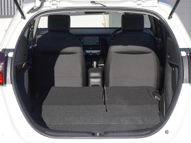 フィット ｅ：ＨＥＶホーム　デモカー　９インチナビ　バックカメラ　ドラレコ　ＥＴＣ　アダプティブクルーズコントロール　Ｂｌｕｅｔｏｏｔｈ　ＵＳＢ入力端子　ＬＥＤヘッドライト　衝突被害軽減ブレーキ　障害物センサー　禁煙車（12枚目）