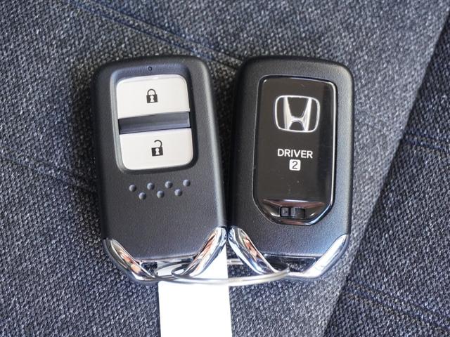 フィット ｅ：ＨＥＶホーム　デモカー　９インチナビ　バックカメラ　ドラレコ　ＥＴＣ　アダプティブクルーズコントロール　Ｂｌｕｅｔｏｏｔｈ　ＵＳＢ入力端子　ＬＥＤヘッドライト　衝突被害軽減ブレーキ　障害物センサー　禁煙車（18枚目）