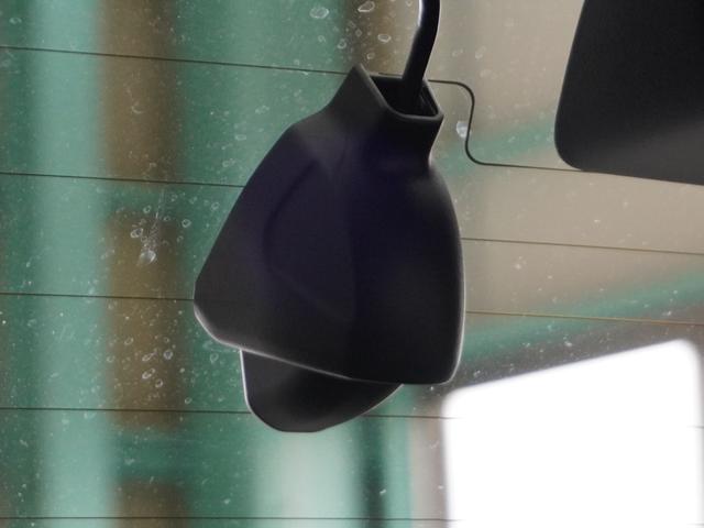 フィット ｅ：ＨＥＶホーム　１年保証ナビＤレコＲカメＥＴＣクルコンＢＴ地デジ　渋滞追従クルーズ　Ｂｌｕｅｔｏｏｔｈ　障害物センサー　デイライト　オートハイビーム　ＵＳＢ接続　衝突軽減ブレーキ　オートブレーキホールド　オートライト（5枚目）