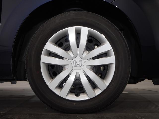 フィット ｅ：ＨＥＶホーム　１年保証ナビＤレコＲカメＥＴＣクルコンＢＴ地デジ　渋滞追従クルーズ　Ｂｌｕｅｔｏｏｔｈ　障害物センサー　デイライト　オートハイビーム　ＵＳＢ接続　衝突軽減ブレーキ　オートブレーキホールド　オートライト（17枚目）