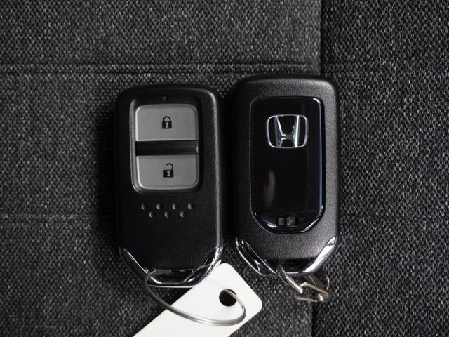 フィット ｅ：ＨＥＶホーム　１年保証ナビＤレコＲカメＥＴＣクルコンＢＴ地デジ　渋滞追従クルーズ　Ｂｌｕｅｔｏｏｔｈ　障害物センサー　デイライト　オートハイビーム　ＵＳＢ接続　衝突軽減ブレーキ　オートブレーキホールド　オートライト（18枚目）