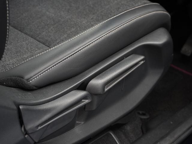 フィット ｅ：ＨＥＶホーム　１年保証ナビＤレコＲカメＥＴＣクルコンＢＴ地デジ　渋滞追従クルーズ　Ｂｌｕｅｔｏｏｔｈ　障害物センサー　デイライト　オートハイビーム　ＵＳＢ接続　衝突軽減ブレーキ　オートブレーキホールド　オートライト（30枚目）