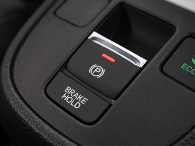 フィット ｅ：ＨＥＶホーム　１年保証ナビＤレコＲカメＥＴＣクルコンＢＴ地デジ　渋滞追従クルーズ　Ｂｌｕｅｔｏｏｔｈ　障害物センサー　デイライト　オートハイビーム　ＵＳＢ接続　衝突軽減ブレーキ　オートブレーキホールド　オートライト（39枚目）