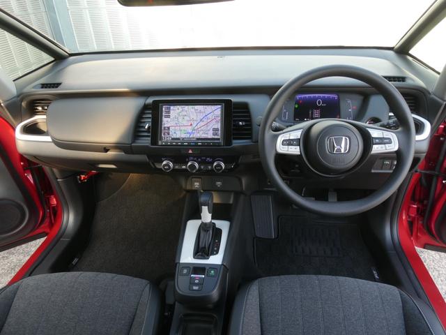 フィット ホーム　ワンオーナー　８インチ純正ナビ　バックカメラ　ＥＴＣ　渋滞追従クルーズ　障害物センサー　シートヒーター　Ｂｌｕｅｔｏｏｔｈ　デイライト　オートハイビーム　禁煙車　ＤＶＤ再生　フルセグ　スペアキー有り（7枚目）