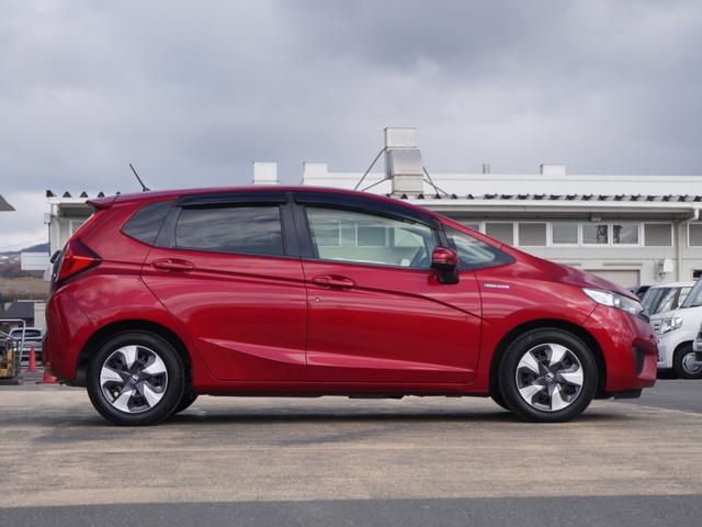 フィットハイブリッド Ｆパッケージコンフォートエディション　７インチナビ　バックカメラ　ＥＴＣ　Ｂｌｕｅｔｏｏｔｈ　ＬＥＤヘッドライト　シートヒーター　衝突被害軽減ブレーキ　横滑り防止装置　フルセグ　電動格納ドアミラー　盗難防止装置　アイドリングストップ（26枚目）