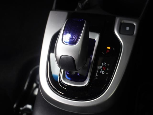 フィットハイブリッド Ｆパッケージコンフォートエディション　７インチナビ　バックカメラ　ＥＴＣ　Ｂｌｕｅｔｏｏｔｈ　ＬＥＤヘッドライト　シートヒーター　衝突被害軽減ブレーキ　横滑り防止装置　フルセグ　電動格納ドアミラー　盗難防止装置　アイドリングストップ（50枚目）