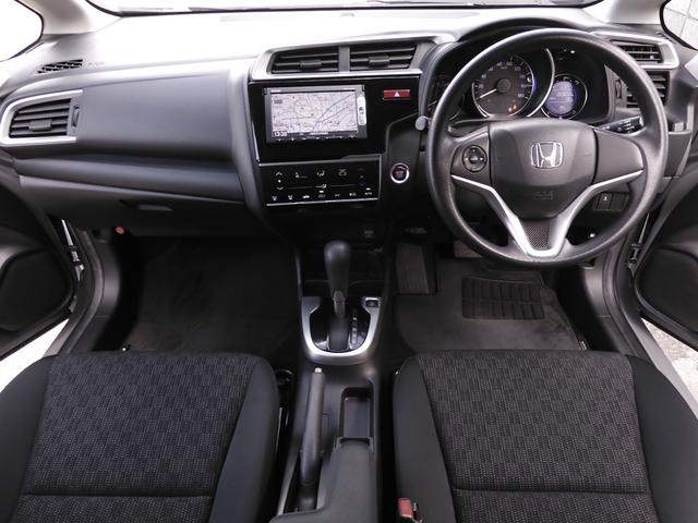 フィット １３Ｇ・Ｌパッケージ　ワンオーナー　９インチ純正ナビ　バックカメラ　ＥＴＣ　Ｂｌｕｅｔｏｏｔｈ　ＬＥＤヘッドライト　横滑り防止装置　スマートキー　盗難防止装置　ＣＤ　ＤＶＤ　ワンセグＴＶ　オートライト　ＡＢＳ　禁煙車（7枚目）