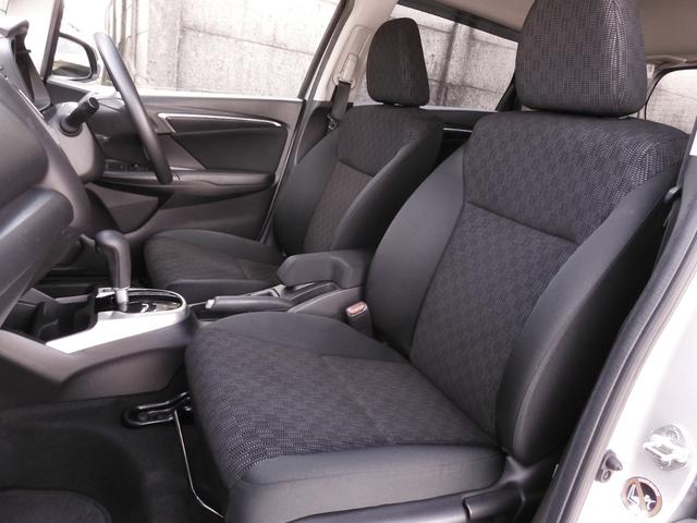 フィット １３Ｇ・Ｌパッケージ　ワンオーナー　９インチ純正ナビ　バックカメラ　ＥＴＣ　Ｂｌｕｅｔｏｏｔｈ　ＬＥＤヘッドライト　横滑り防止装置　スマートキー　盗難防止装置　ＣＤ　ＤＶＤ　ワンセグＴＶ　オートライト　ＡＢＳ　禁煙車（9枚目）