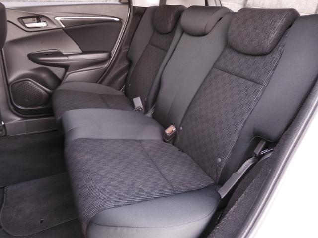 フィット １３Ｇ・Ｌパッケージ　ワンオーナー　９インチ純正ナビ　バックカメラ　ＥＴＣ　Ｂｌｕｅｔｏｏｔｈ　ＬＥＤヘッドライト　横滑り防止装置　スマートキー　盗難防止装置　ＣＤ　ＤＶＤ　ワンセグＴＶ　オートライト　ＡＢＳ　禁煙車（10枚目）