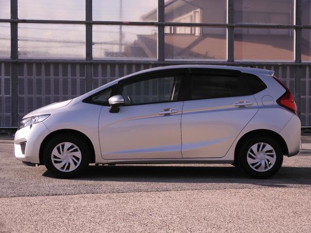 フィット １３Ｇ・Ｌパッケージ　ワンオーナー　９インチ純正ナビ　バックカメラ　ＥＴＣ　Ｂｌｕｅｔｏｏｔｈ　ＬＥＤヘッドライト　横滑り防止装置　スマートキー　盗難防止装置　ＣＤ　ＤＶＤ　ワンセグＴＶ　オートライト　ＡＢＳ　禁煙車（14枚目）