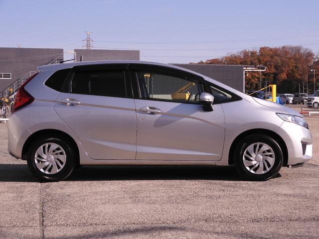 フィット １３Ｇ・Ｌパッケージ　ワンオーナー　９インチ純正ナビ　バックカメラ　ＥＴＣ　Ｂｌｕｅｔｏｏｔｈ　ＬＥＤヘッドライト　横滑り防止装置　スマートキー　盗難防止装置　ＣＤ　ＤＶＤ　ワンセグＴＶ　オートライト　ＡＢＳ　禁煙車（28枚目）