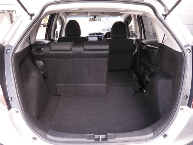 フィット １３Ｇ・Ｌパッケージ　ワンオーナー　９インチ純正ナビ　バックカメラ　ＥＴＣ　Ｂｌｕｅｔｏｏｔｈ　ＬＥＤヘッドライト　横滑り防止装置　スマートキー　盗難防止装置　ＣＤ　ＤＶＤ　ワンセグＴＶ　オートライト　ＡＢＳ　禁煙車（48枚目）