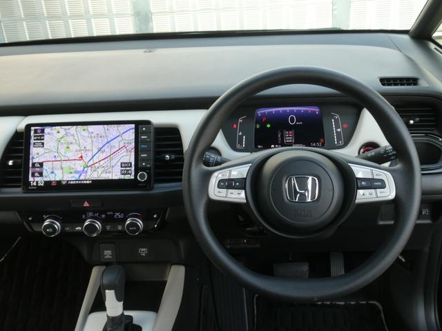 フィット ホーム２０周年特別仕様車メゾン　ワンオーナー　９インチ純正ナビ　ドラレコ　ＥＴＣ　バックカメラ　渋滞追従クルーズ　Ｂｌｕｅｔｏｏｔｈ　障害物センサー　シートヒーター　オートハイビーム　１６インチ純正アルミホイール　禁煙車　フルセグ（9枚目）