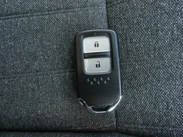 フィット ホーム２０周年特別仕様車メゾン　ワンオーナー　９インチ純正ナビ　ドラレコ　ＥＴＣ　バックカメラ　渋滞追従クルーズ　Ｂｌｕｅｔｏｏｔｈ　障害物センサー　シートヒーター　オートハイビーム　１６インチ純正アルミホイール　禁煙車　フルセグ（25枚目）