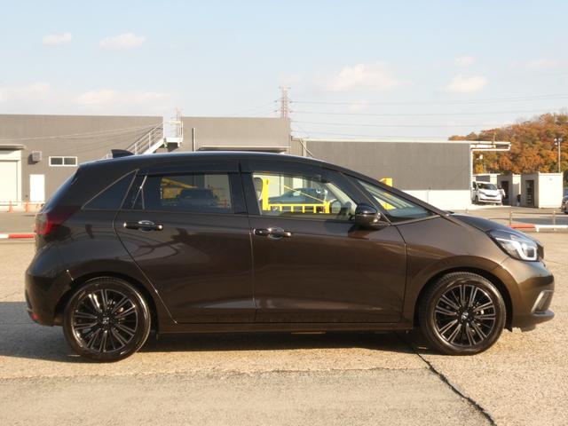 フィット ホーム２０周年特別仕様車メゾン　ワンオーナー　９インチ純正ナビ　ドラレコ　ＥＴＣ　バックカメラ　渋滞追従クルーズ　Ｂｌｕｅｔｏｏｔｈ　障害物センサー　シートヒーター　オートハイビーム　１６インチ純正アルミホイール　禁煙車　フルセグ（26枚目）