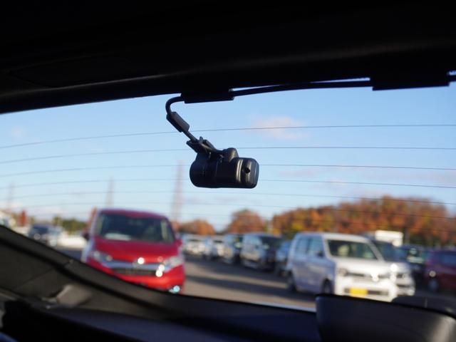 シビック ｅ：ＨＥＶＥＸ　ワンオーナー　９インチＧｏｏｇｌｅ搭載ディスプレー　ドラレコ　ＥＴＣ２．０　バックカメラ　サンルーフ　渋滞追従クルーズ　Ｂｌｕｅｔｏｏｔｈ　障害物センサー　シートヒーター　禁煙車　オートハイビーム（6枚目）