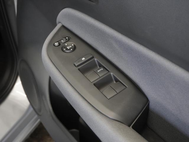 フィット ｅ：ＨＥＶベーシック　２年保証ナビＤレコＲカメＥＴＣクルコンＢＴ　渋滞追従クルーズ　Ｂｌｕｅｔｏｏｔｈ　障害物センサー　オートライト　デイライト　禁煙車　ＤＶＤ再生　衝突軽減ブレーキ　スペアキー有　ＬＥＤヘッドライト（25枚目）