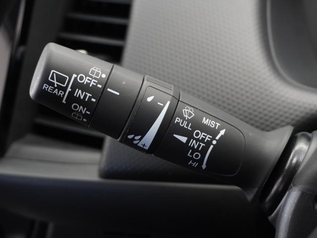 フィット ｅ：ＨＥＶベーシック　２年保証ナビＤレコＲカメＥＴＣクルコンＢＴ　渋滞追従クルーズ　Ｂｌｕｅｔｏｏｔｈ　障害物センサー　オートライト　デイライト　禁煙車　ＤＶＤ再生　衝突軽減ブレーキ　スペアキー有　ＬＥＤヘッドライト（31枚目）