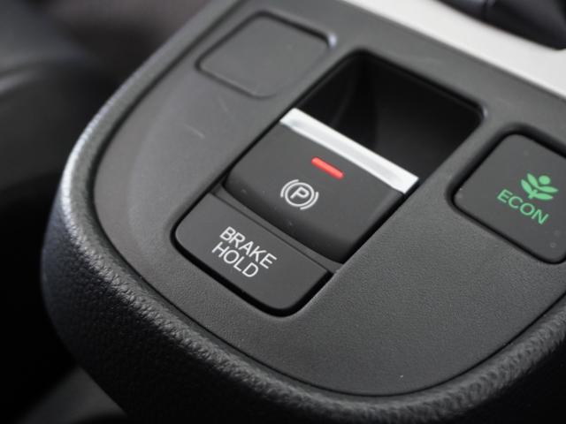 フィット ｅ：ＨＥＶベーシック　２年保証ナビＤレコＲカメＥＴＣクルコンＢＴ　渋滞追従クルーズ　Ｂｌｕｅｔｏｏｔｈ　障害物センサー　オートライト　デイライト　禁煙車　ＤＶＤ再生　衝突軽減ブレーキ　スペアキー有　ＬＥＤヘッドライト（34枚目）