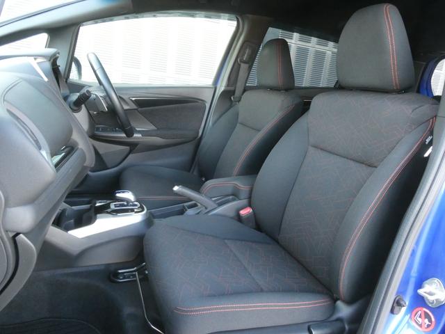 フィットハイブリッド Ｓパッケージ　ワンオーナー　７インチナビ　バックカメラ　ＥＴＣ　クルーズコントロール　Ｂｌｕｅｔｏｏｔｈ　ＬＥＤヘッドライト　衝突被害軽減ブレーキ　パドルシフト　純正アルミホイール　盗難防止装置　フルセグ　禁煙車（8枚目）