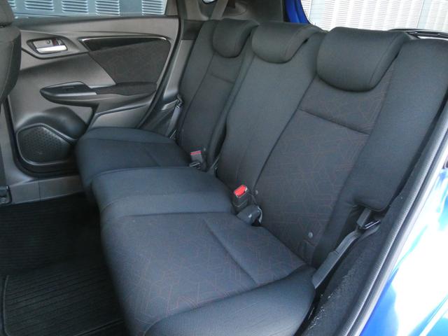 フィットハイブリッド Ｓパッケージ　ワンオーナー　７インチナビ　バックカメラ　ＥＴＣ　クルーズコントロール　Ｂｌｕｅｔｏｏｔｈ　ＬＥＤヘッドライト　衝突被害軽減ブレーキ　パドルシフト　純正アルミホイール　盗難防止装置　フルセグ　禁煙車（9枚目）