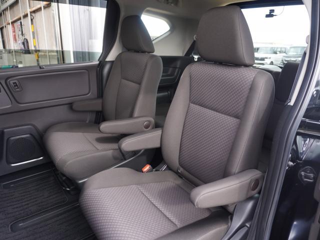 フリードハイブリッド ハイブリッド・Ｇホンダセンシング　９インチナビ　バックカメラ　ドラレコ　ＥＴＣ　アダプティブクルーズコントロール　両側電動スライドドア　シートヒーター　Ｂｌｕｅｔｏｏｔｈ　ＬＥＤヘッドライト　衝突被害軽減ブレーキ　フルセグ　禁煙車（13枚目）