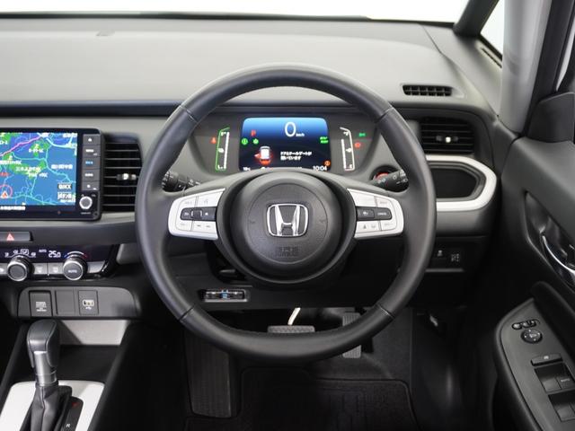 フィット ｅ：ＨＥＶホーム　２年保証当社試乗車ナビＤレコＲカメＥＴＣ地デジ　渋滞追従クルーズ　Ｂｌｕｅｔｏｏｔｈ　障害物センサー　オートハイビーム　デイライト　フルセグ　衝突軽減ブレーキ　ＤＶＤ　スペアキー有り　禁煙車（8枚目）