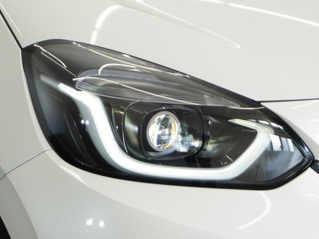 フィット ｅ：ＨＥＶホーム　２年保証当社試乗車ナビＤレコＲカメＥＴＣ地デジ　渋滞追従クルーズ　Ｂｌｕｅｔｏｏｔｈ　障害物センサー　オートハイビーム　デイライト　フルセグ　衝突軽減ブレーキ　ＤＶＤ　スペアキー有り　禁煙車（12枚目）