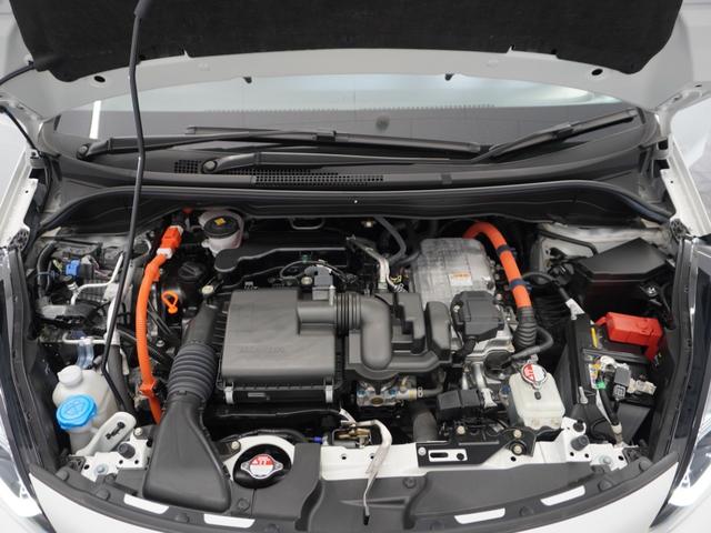 フィット ｅ：ＨＥＶホーム　２年保証当社試乗車ナビＤレコＲカメＥＴＣ地デジ　渋滞追従クルーズ　Ｂｌｕｅｔｏｏｔｈ　障害物センサー　オートハイビーム　デイライト　フルセグ　衝突軽減ブレーキ　ＤＶＤ　スペアキー有り　禁煙車（18枚目）