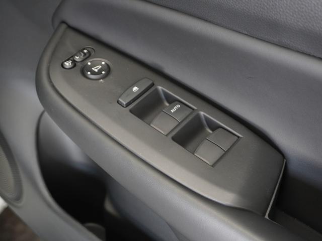 フィット ｅ：ＨＥＶホーム　２年保証当社試乗車ナビＤレコＲカメＥＴＣ地デジ　渋滞追従クルーズ　Ｂｌｕｅｔｏｏｔｈ　障害物センサー　オートハイビーム　デイライト　フルセグ　衝突軽減ブレーキ　ＤＶＤ　スペアキー有り　禁煙車（27枚目）