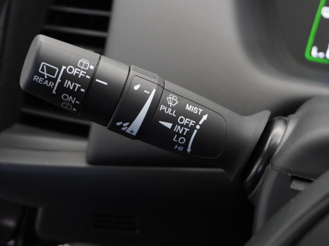 フィット ｅ：ＨＥＶホーム　２年保証当社試乗車ナビＤレコＲカメＥＴＣ地デジ　渋滞追従クルーズ　Ｂｌｕｅｔｏｏｔｈ　障害物センサー　オートハイビーム　デイライト　フルセグ　衝突軽減ブレーキ　ＤＶＤ　スペアキー有り　禁煙車（34枚目）