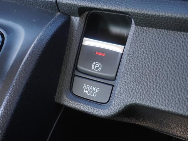 ���I�[�g�u���[�L�z�[���h�@�\�t���d�q�p�[�L���O�u���[�L���u���[�L�y�_���𑫂��痣���Ă���ԏ�Ԃ�ۂ��܂��B�A�N�Z���𓥂߂Ύ����Ńu���[�L����������A���i�\�I