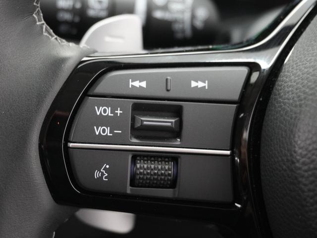 ���I�[�f�B�I�����R���X�C�b�`���n���h���ɃX�C�b�`����������Ă܂��B���_�����炷���ƂȂ��A�{�����[�������E�I�[�f�B�I�\�[�X�ؑցE�I�Ȃ��o���܂��B���S�^�]���Ȃ��瑀�삪�\�ɂȂ�܂����B