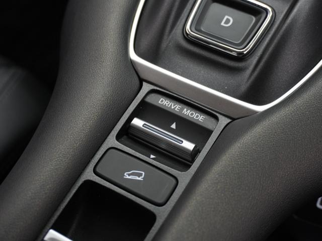 ���h���C�u���[�h���������鑖�s���[�h��؂�ւ��邱�Ƃ��ł��A�I���������[�h�ɉ��������s���\�֎ԗ��𐧌䂵�܂��B